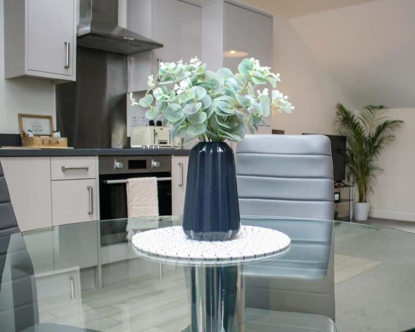 Luxe Living Guest House-Sleeps 6-Private Parking-Free Wifi-Beach-City Суонси Экстерьер фото
