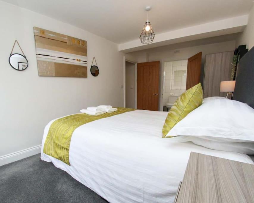 Luxe Living Guest House-Sleeps 6-Private Parking-Free Wifi-Beach-City Суонси Экстерьер фото