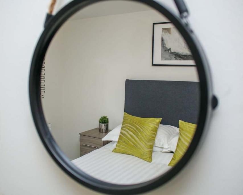 Luxe Living Guest House-Sleeps 6-Private Parking-Free Wifi-Beach-City Суонси Экстерьер фото