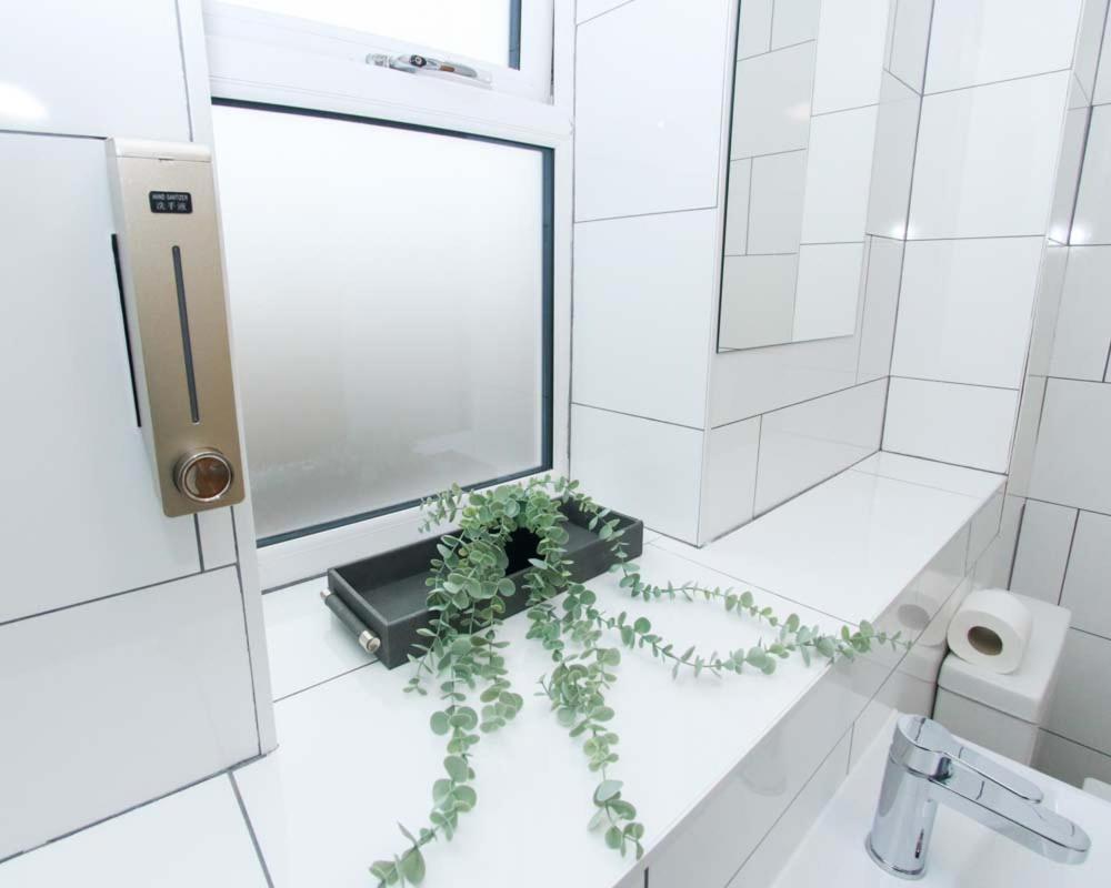 Luxe Living Guest House-Sleeps 6-Private Parking-Free Wifi-Beach-City Суонси Экстерьер фото